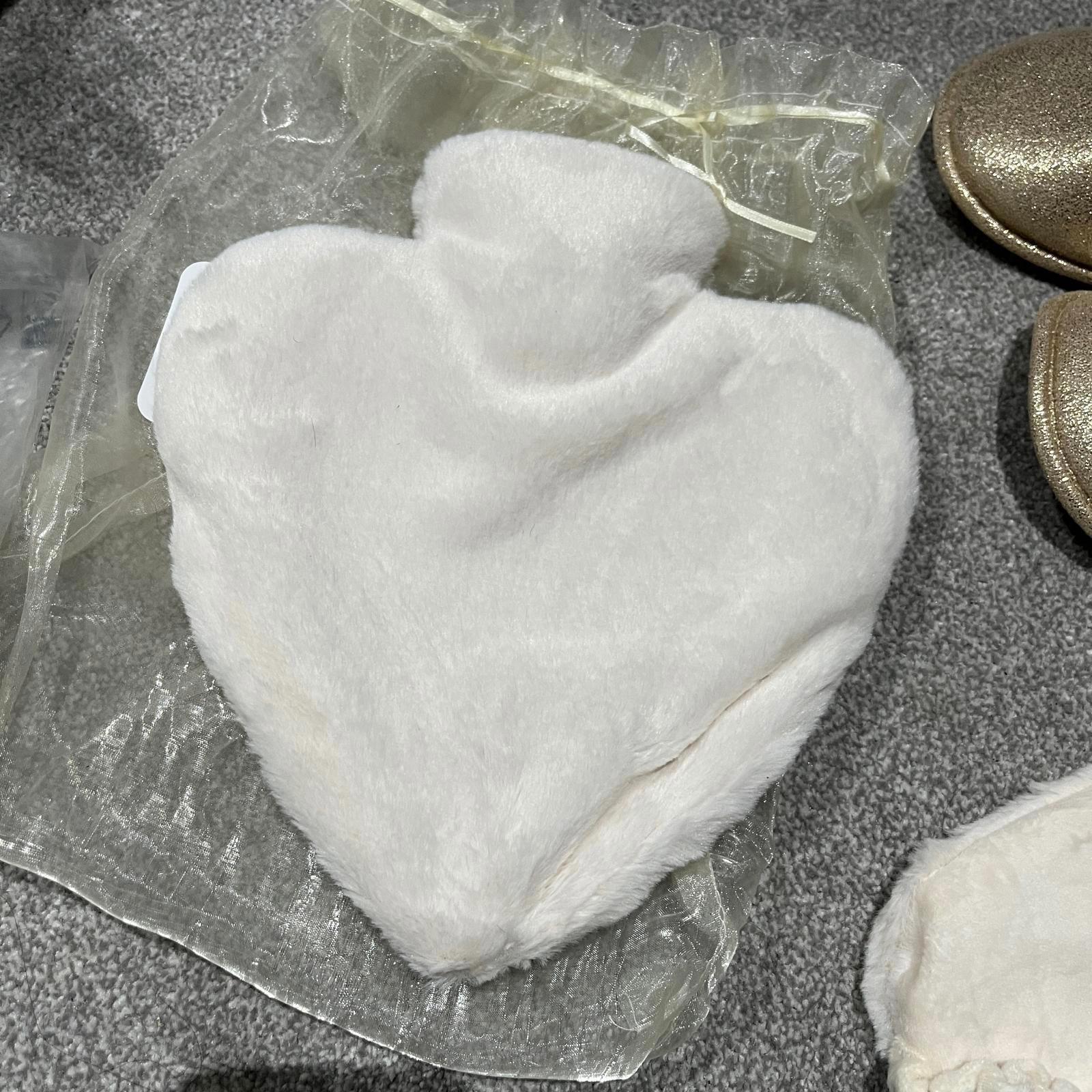 Studio Slipper Set With HWB and Eye Mask Gold Cream Size UK M 5-6 *SB1