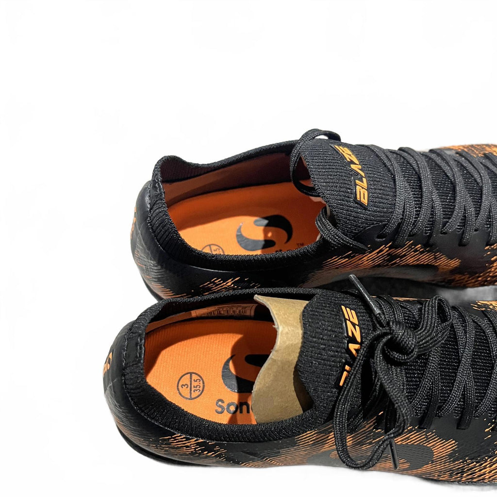 Sondico Blaze Junior Astro Turf Trainers Black Orange Size UK 3 EU 35.5 *SB13