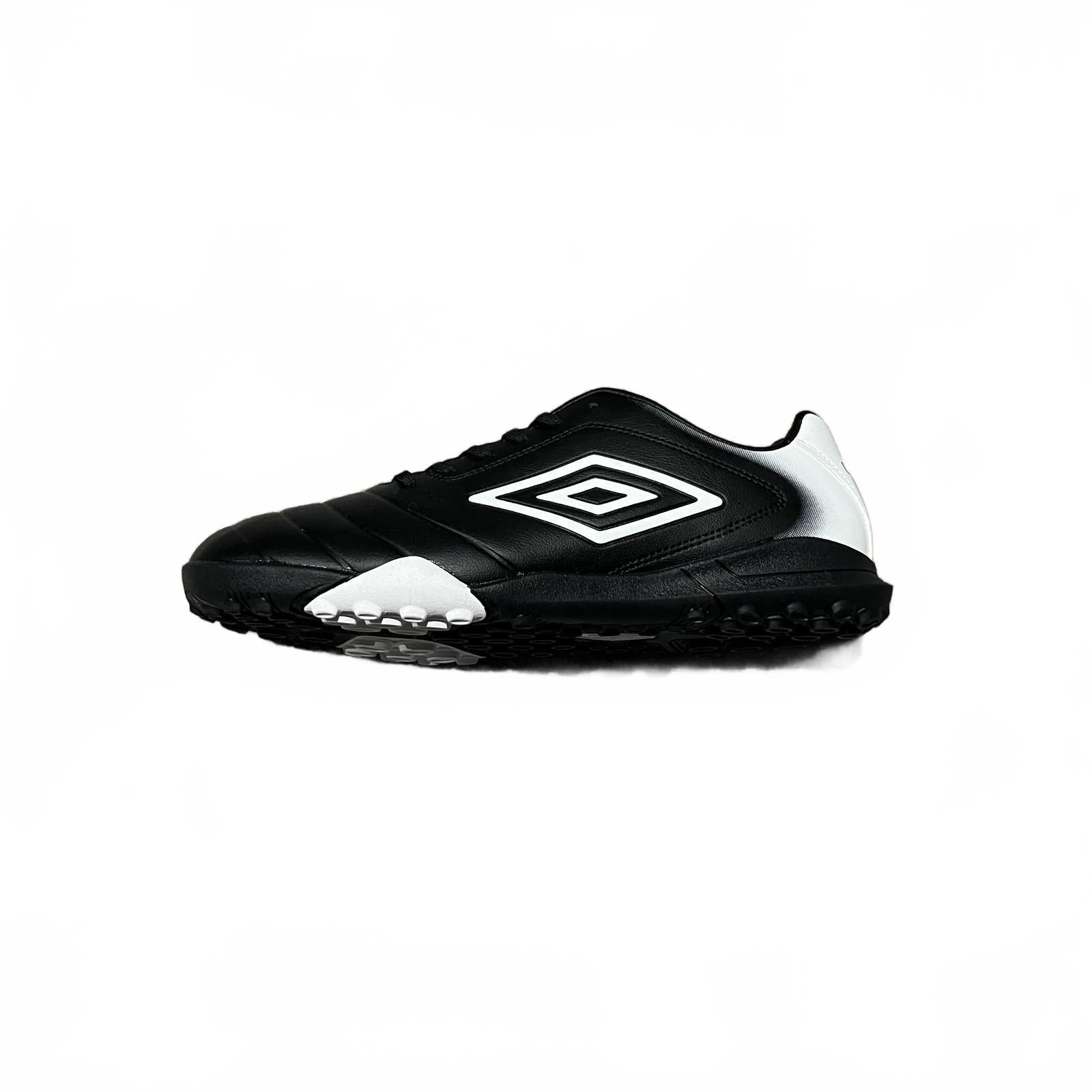 Umbro Calcio Astro Turf Football Trainers Black Size UK 8 EU 42.5 *SB9