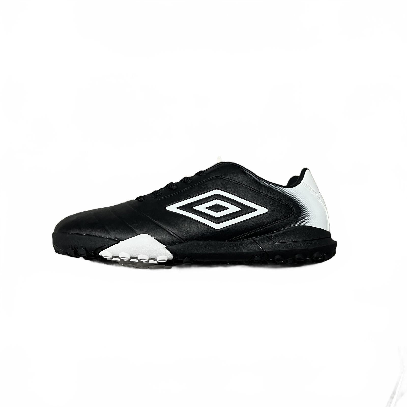 Umbro Calcio Astro Turf Football Trainers Size UK 8.5 EU 43 *SB15