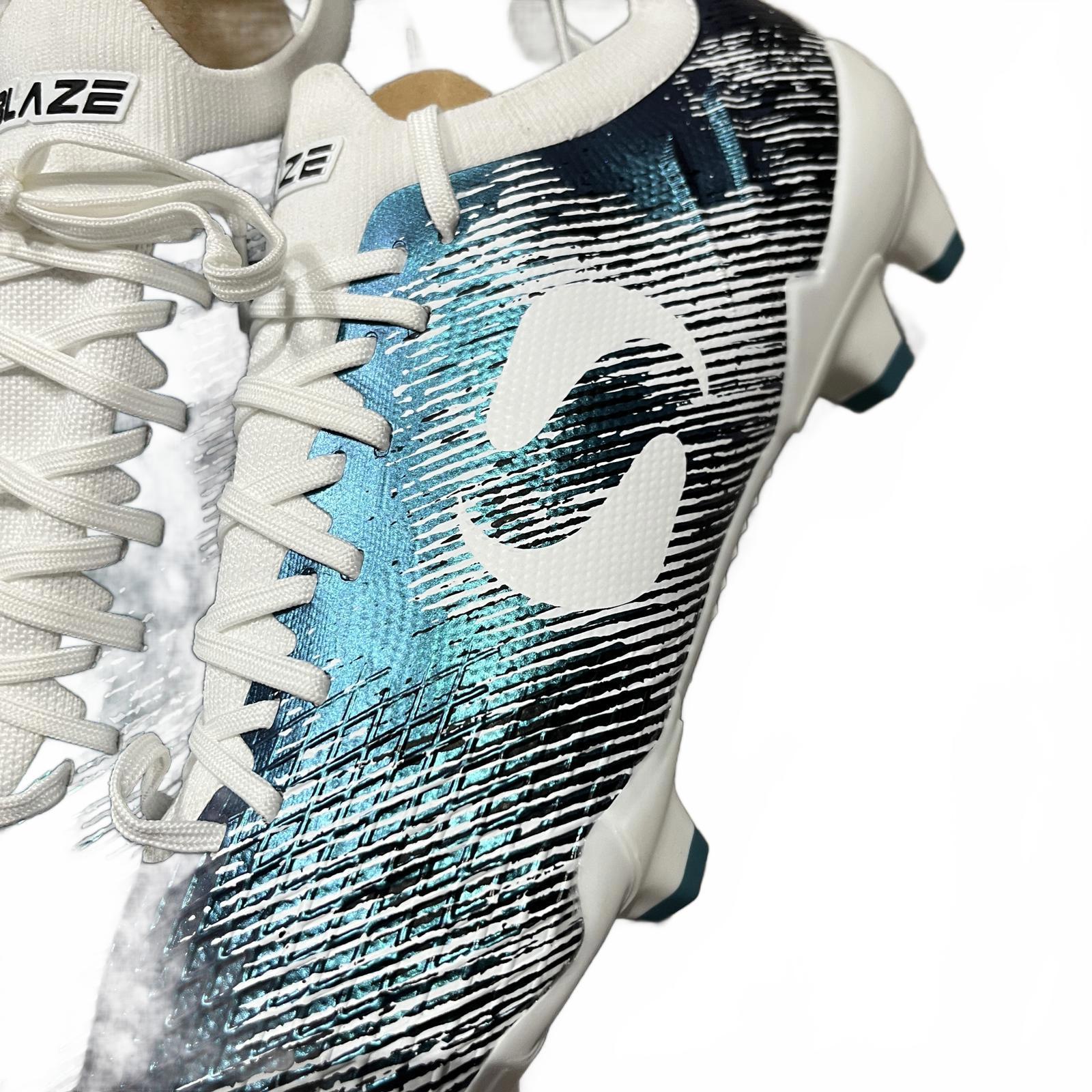 Sondico Blaze Firm Ground Football Boots Emerald Size UK 8.5 EU 42.5 *SB3